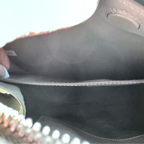 Prada Handbag!❤️ - Picture 8 of 8